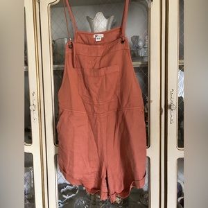 Billabong excellent condition 4 pocket romper size XS. C:45